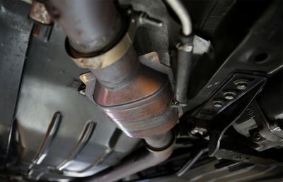 Exhaust catalytic converter detail